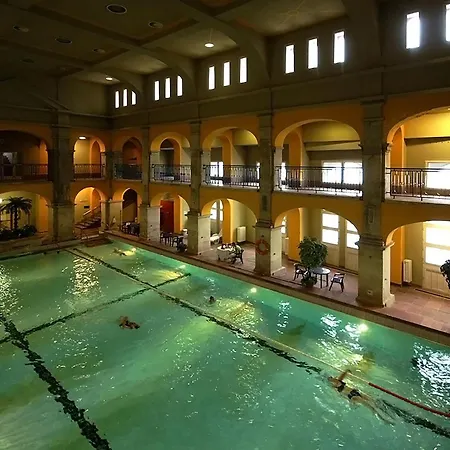 Casadeco Apt-stunning New York Cafe View