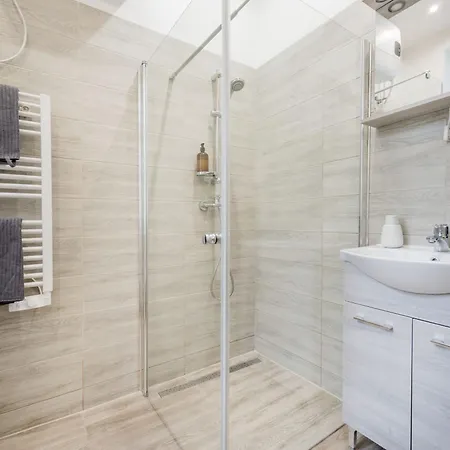 Casadeco Apt-stunning New York Cafe View *