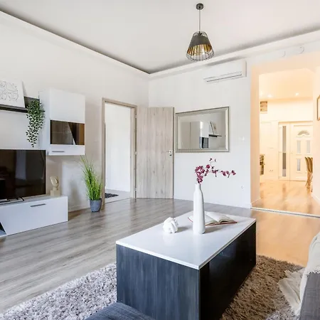 Lägenhet Casadeco Apt-stunning New York Cafe View Budapest