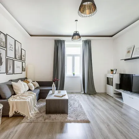 Casadeco Apt-stunning New York Cafe View Apartment Budapest