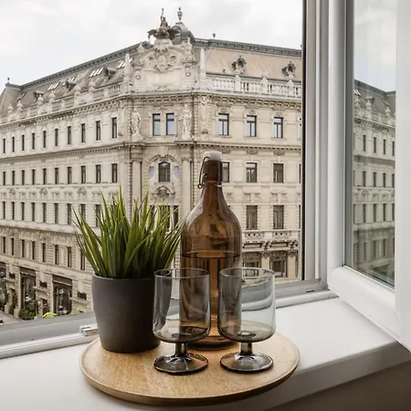 Casadeco Apt-stunning New York Cafe View Apartment